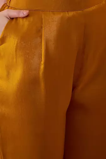 Embroidered v-neck kurta trousers & dupatta