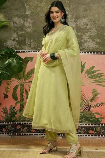 Embroidered v-neck kurta & trousers with dupatta