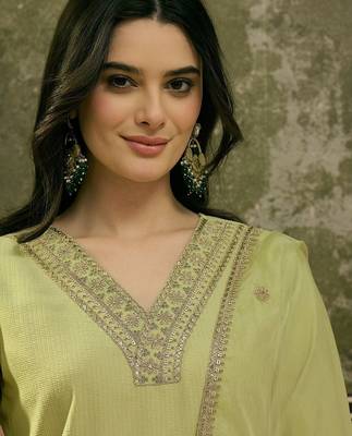 Embroidered v-neck kurta & trousers with dupatta 2