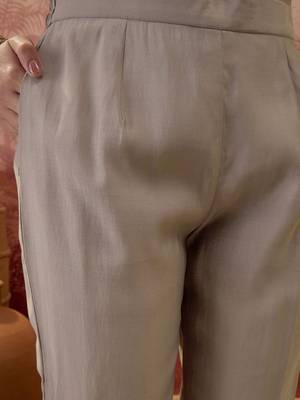 Embroidered round-neck kurta & trousers with dupatta 4