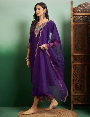 Embroidered notch neck kurta with palazzo & dupatta 5