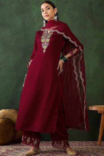 Women embroidered three quarter sleeves kurta & trousers with dupatta