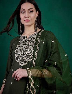 Sequin embroidered round neck straight kurta with trousers & dupatta 2