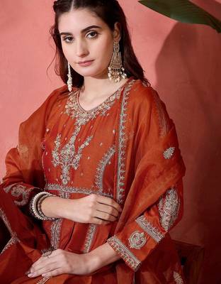 Orange floral embroidered panelled zari a-line kurta with trousers and dupatta 2