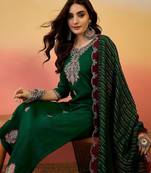 Floral embroidered notch neck panelled straight kurta & trousers with dupatta