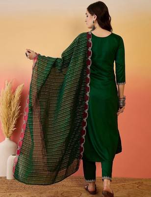 Floral embroidered notch neck panelled straight kurta & trousers with dupatta 5