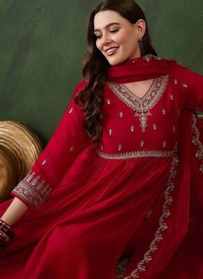 Women ethnic motifs embroidered empire thread work kurta set 5