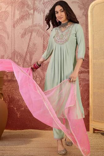 Embroidered v-neck kurta & trousers kurta set