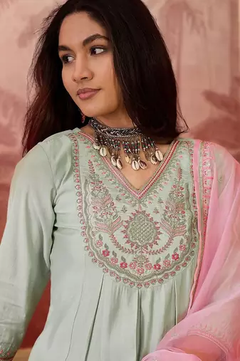 Embroidered v-neck kurta & trousers kurta set