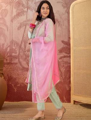 Embroidered v-neck kurta & trousers kurta set 3