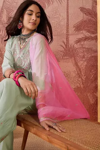 Embroidered v-neck kurta & trousers kurta set