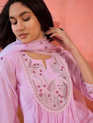 Zari floral embroidered notch neck a-line kurta with trousers & dupatta 2