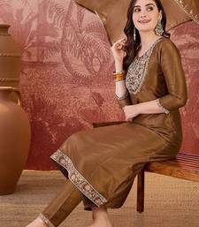 Embroidered round neck kurta & trousers kurta set