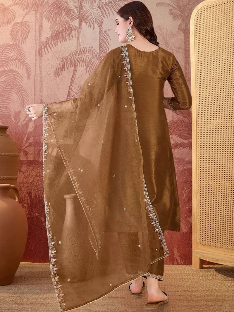 Embroidered round neck kurta & trousers kurta set