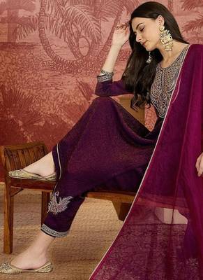 Women floral embroidered pleated sequinned kurta with trousers & with dupatta 2