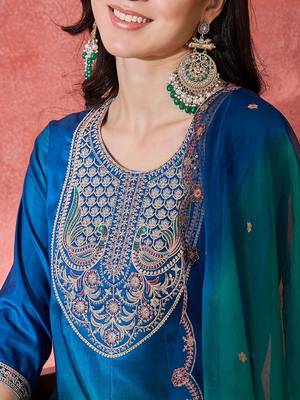 Women ethnic motifs embroidered anarkali kurta with trousers & dupatta 2
