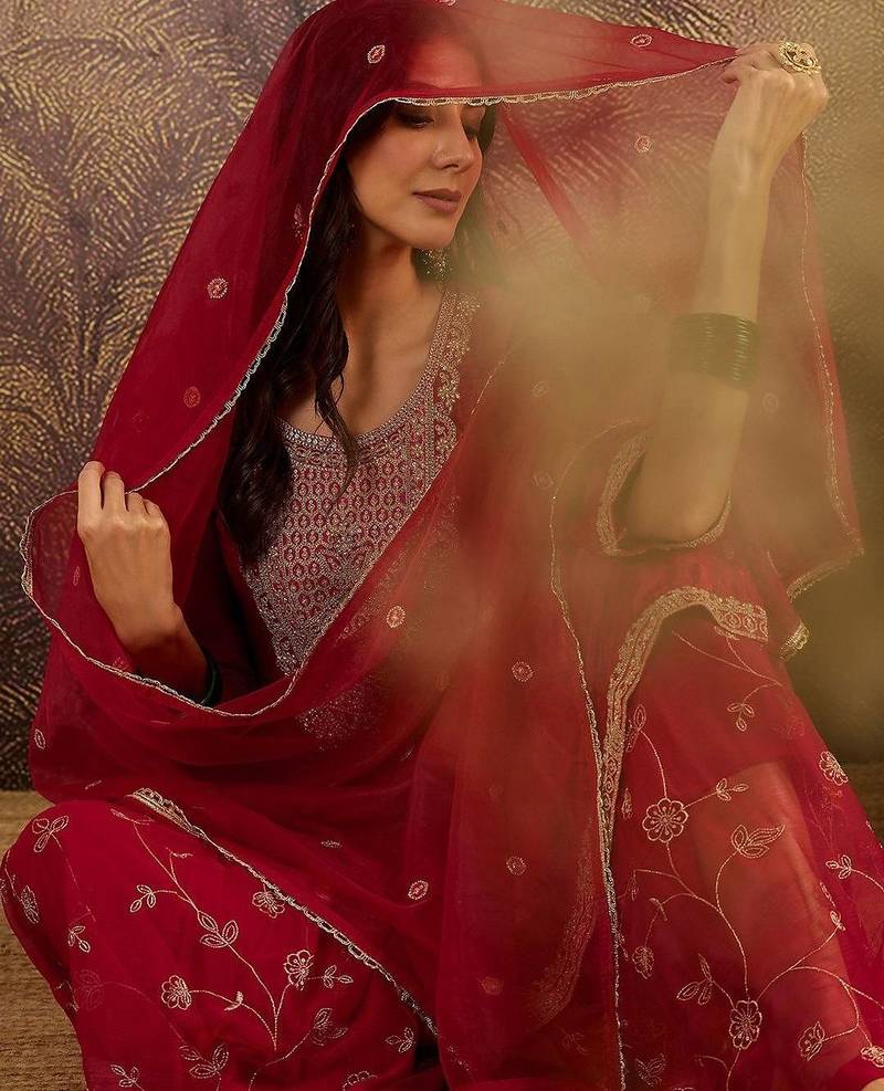 Embroidered round neck kurta & palazzos with dupatta