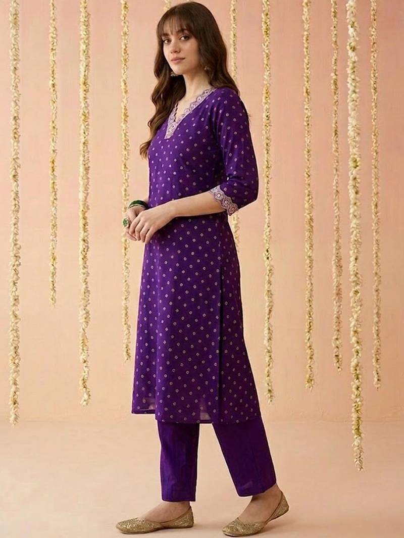 Zari sequence embroidered v-neck kurta & trousers