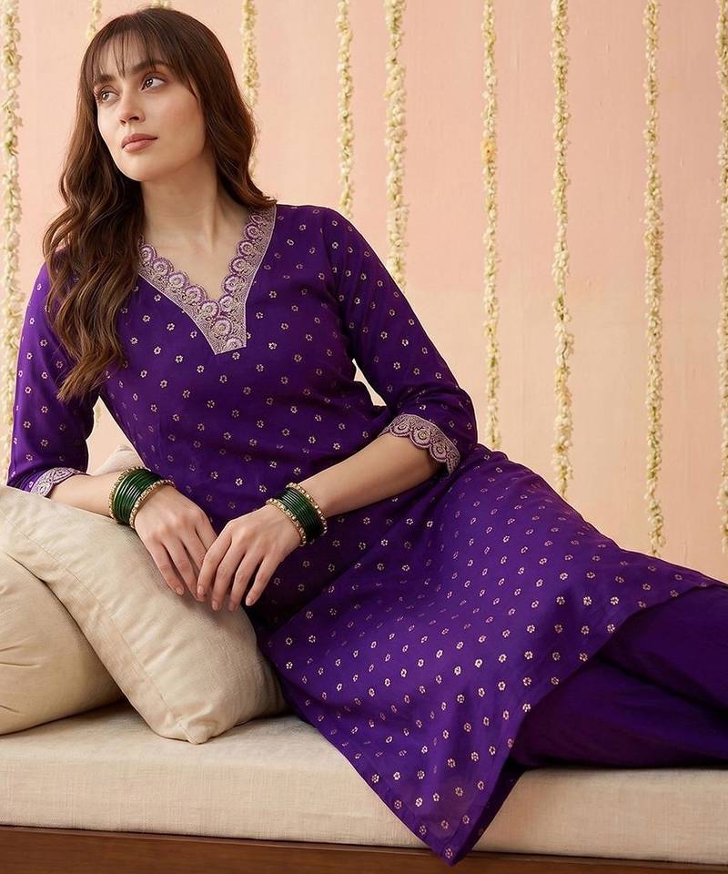 Zari sequence embroidered v-neck kurta & trousers