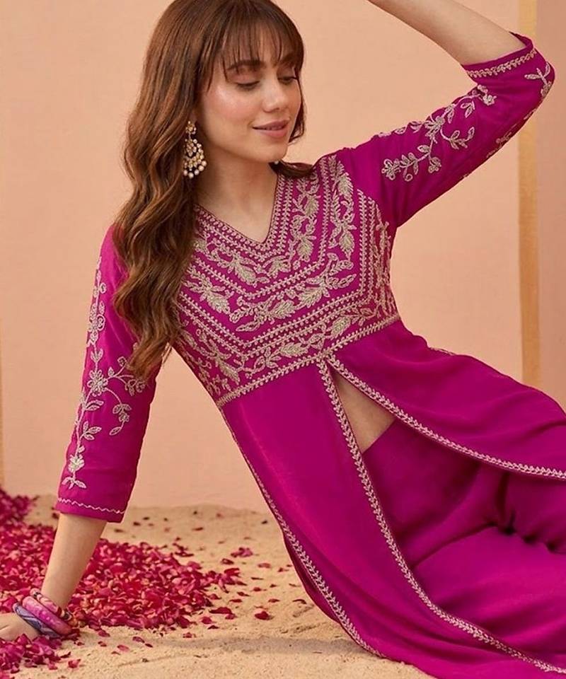 Embroidered v-neck kurta & trousers
