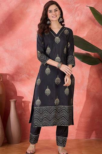 Ethnic motifs foli printed v-neck chanderi silk straight kurta with trousers