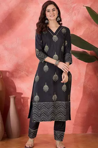Ethnic motifs foli printed v-neck chanderi silk straight kurta with trousers