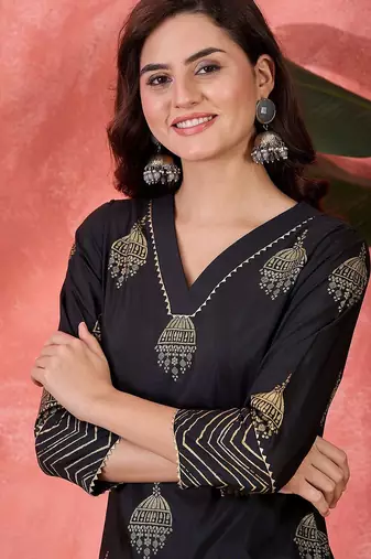 Ethnic motifs foli printed v-neck chanderi silk straight kurta with trousers