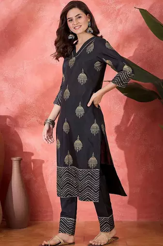 Ethnic motifs foli printed v-neck chanderi silk straight kurta with trousers