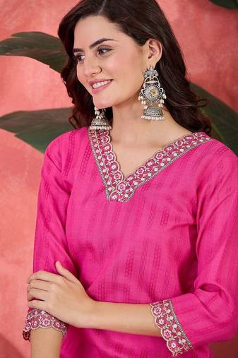 Women floral embroidered kurta with trousers