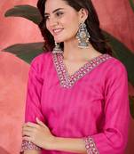 Women floral embroidered kurta with trousers