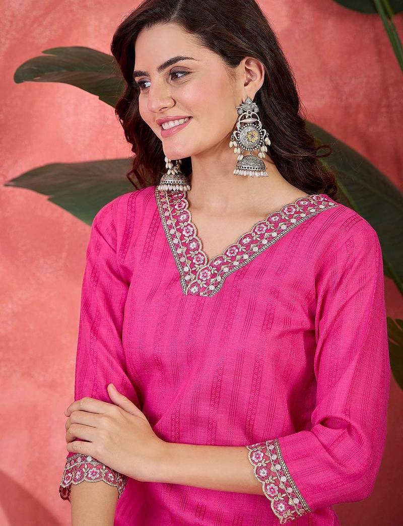 Women floral embroidered kurta with trousers