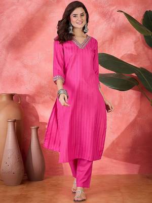 Women floral embroidered kurta with trousers 2