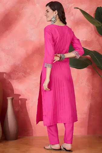 Women floral embroidered kurta with trousers