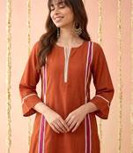 Round neck kurta & trousers