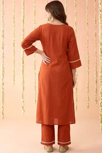 Round neck kurta & trousers