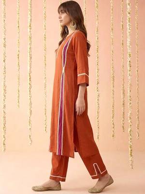 Round neck kurta & trousers 3