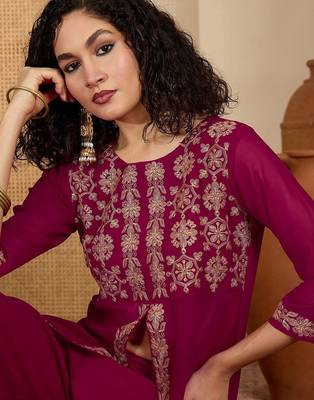 Floral chain embroidered thread work round neck tunic with trousers 2