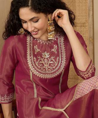 Women ethnic motifs embroidered sequinned kurta with palazzos 2