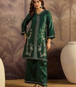 Embroidered straight kurta & trousers
