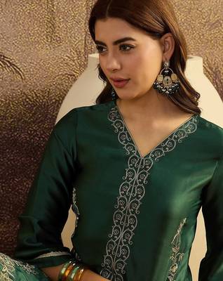 Embroidered straight kurta & trousers 2