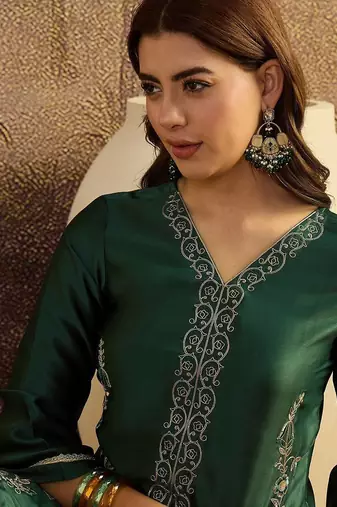 Embroidered straight kurta & trousers