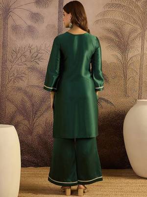 Embroidered straight kurta & trousers 4