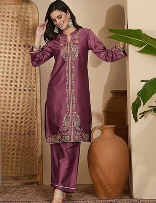 Embroidered round neck straight kurta & trousers 1