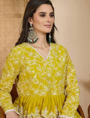 Embroidered v- neck kurta & palazzos 2