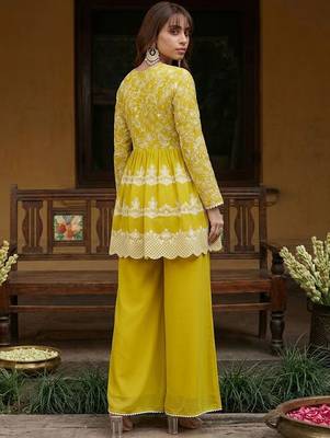 Embroidered v-neck kurta & palazzos 2