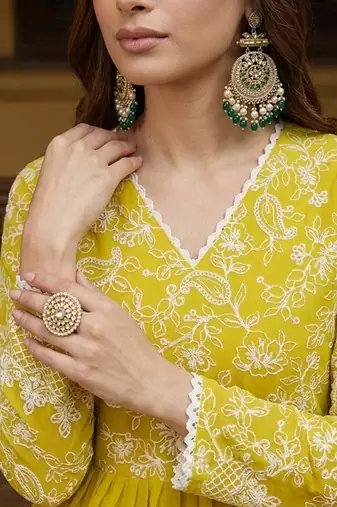 Embroidered v-neck kurta & palazzos