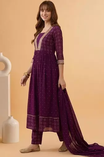 Zari sequence embroidered v-neck kurta & trousers with dupatta