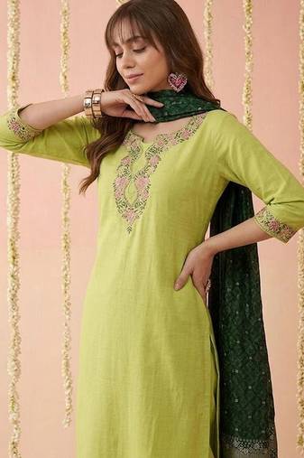 Yoke design silk blend round neck kurta & trousers with dupatta