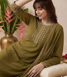 Embroidered round neck kurta & trousers with dupatta