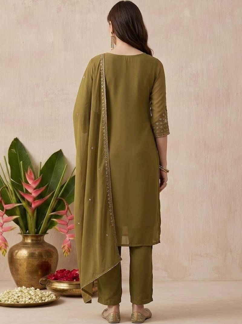 Embroidered round neck kurta & trousers with dupatta